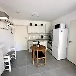 à Proximité Du Port De *