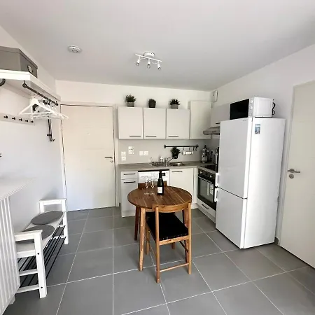 à Proximité Du Port De *