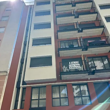 à Proximité Du Port De * Niza