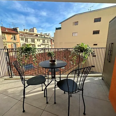 à Proximité Du Port De Nice